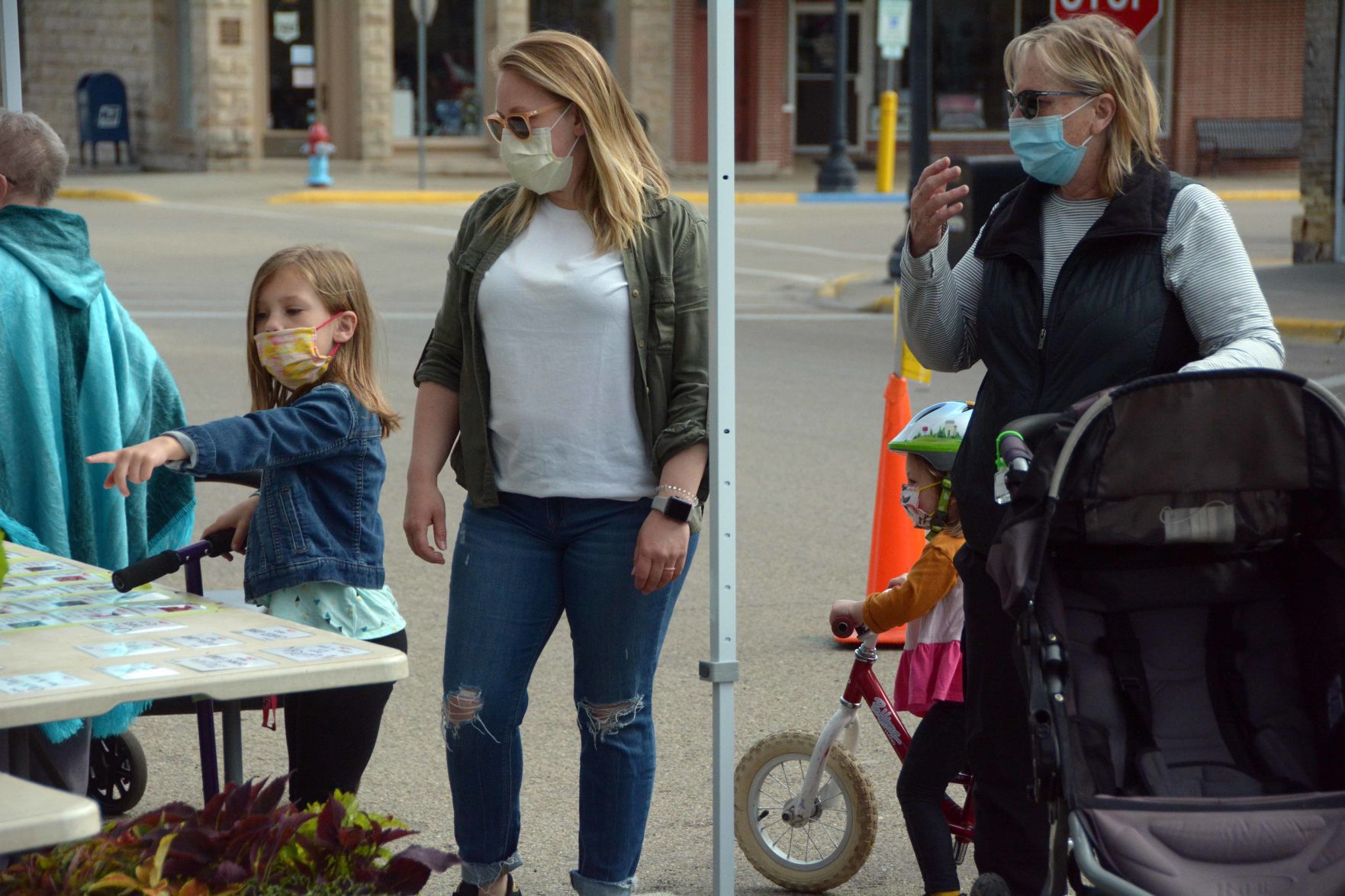 Baraboo Farmer's Market adjusts for safety during COVID-19 pandemic